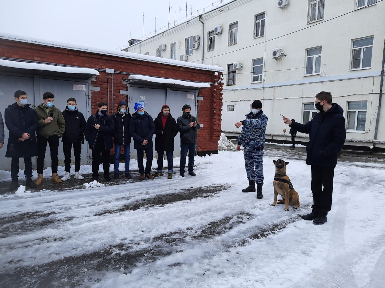 Тихорецкие полицейские и общественники проводят акцию «Студенческий десант»  | 25.01.2021 | Тихорецк - БезФормата